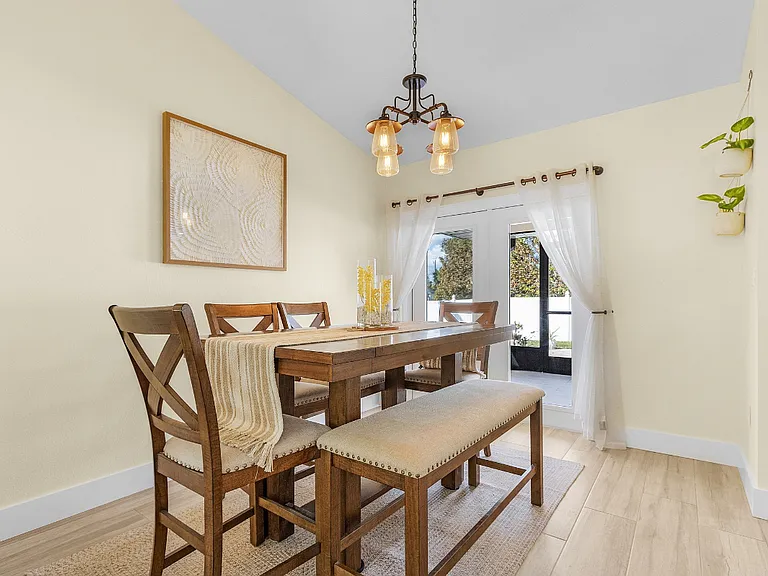 21442 Bancroft Ave — Photo 5