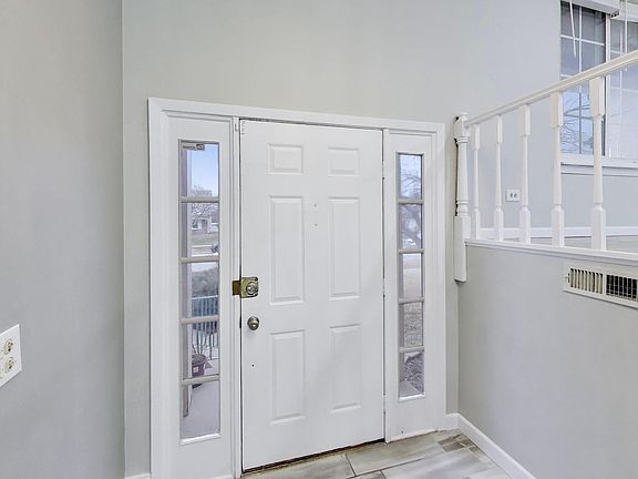 4th image of 1239 Spring Valley Dr