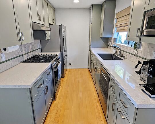3rd image of 1139 Yale St APT 4