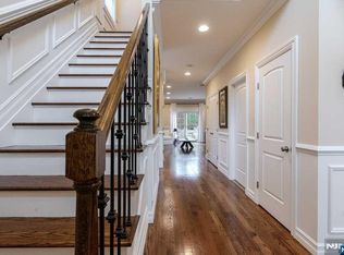 6 Mountain Ave, Mahwah, NJ 07430