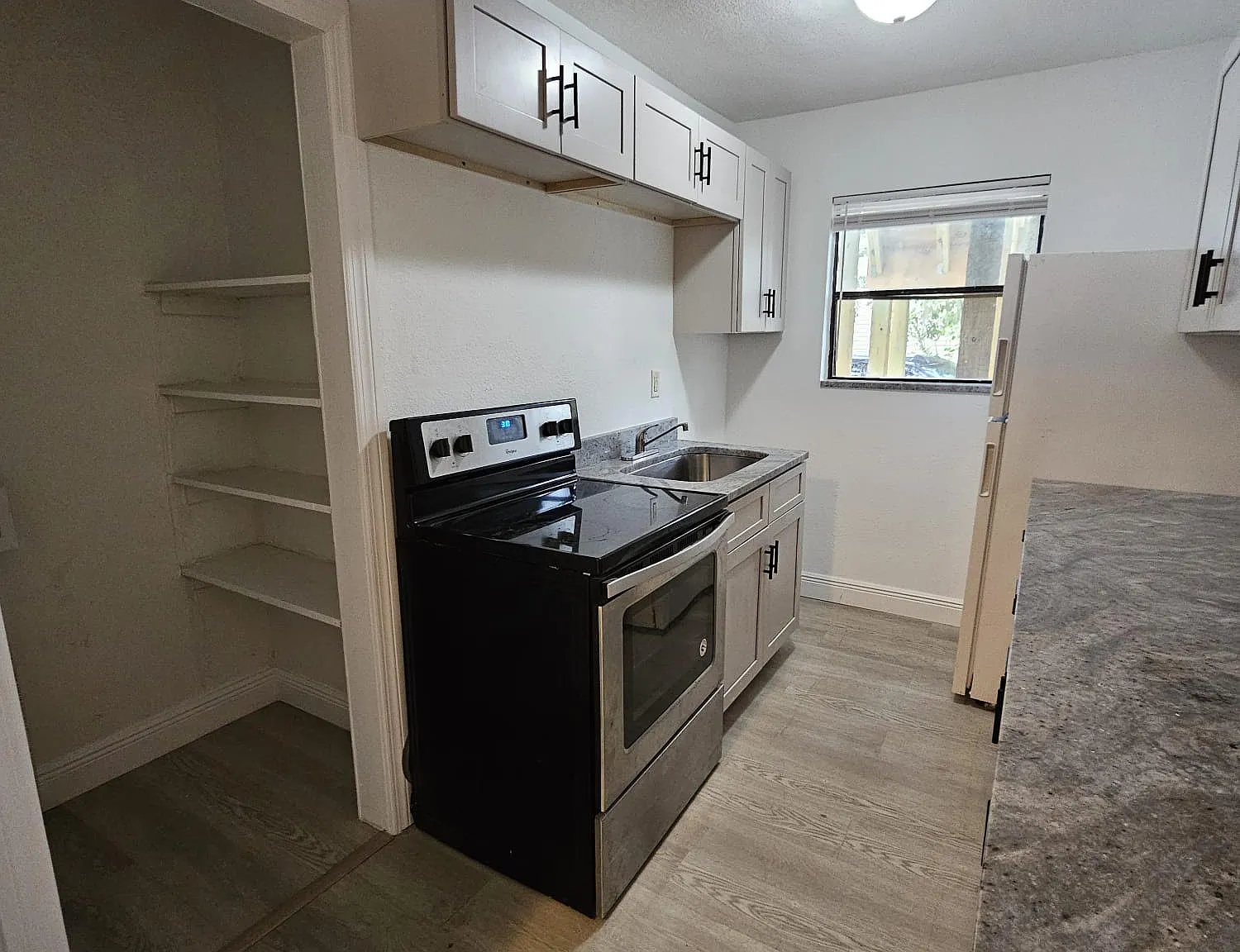 2 bed, 650 sqft, $1,050 — Photo 2