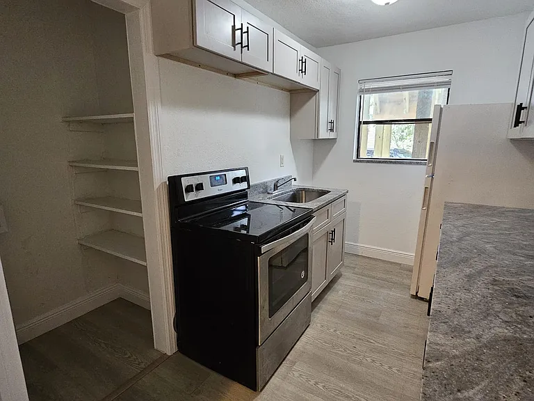 807 NE 3rd St #809 — Photo 2