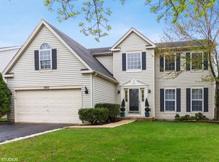 1882 Lake Shore Dr, Romeoville, IL 60446