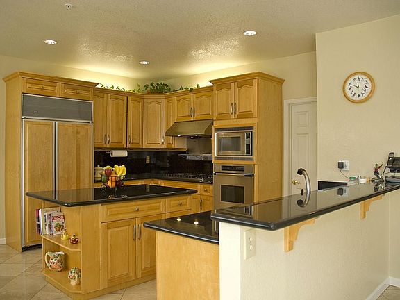 4th image of 32521 Malibu Ct