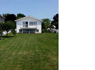 8013 W Rivershore Dr, Niagara Falls, NY 14304