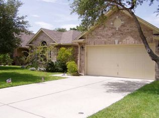 106 Plantation Dr, Rockport, TX 78382