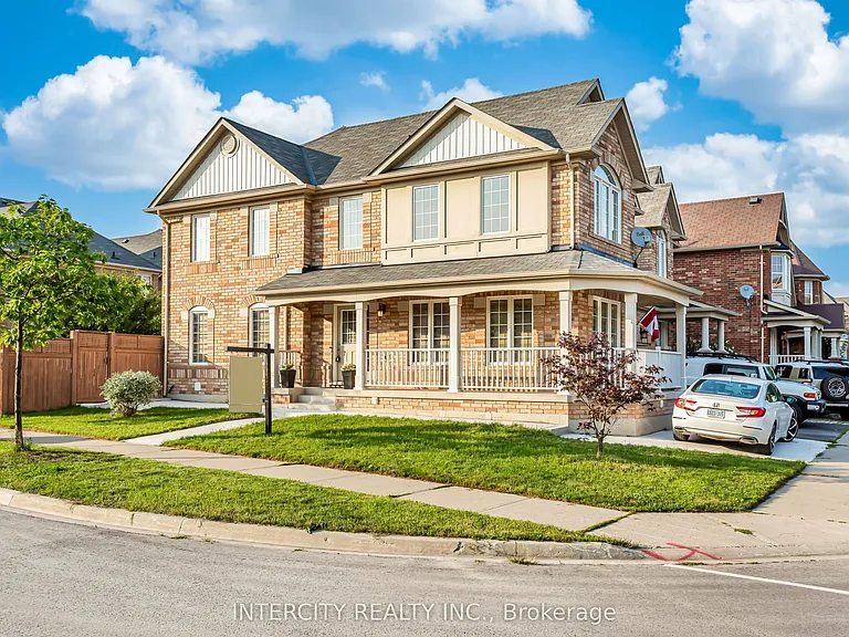 689 Ambroise Cres N — Photo 3