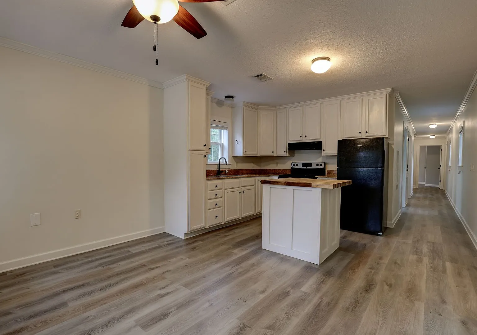 Coming Soon! 3 Bedroom, 1 Bathroom In Point Clear! — Photo 2