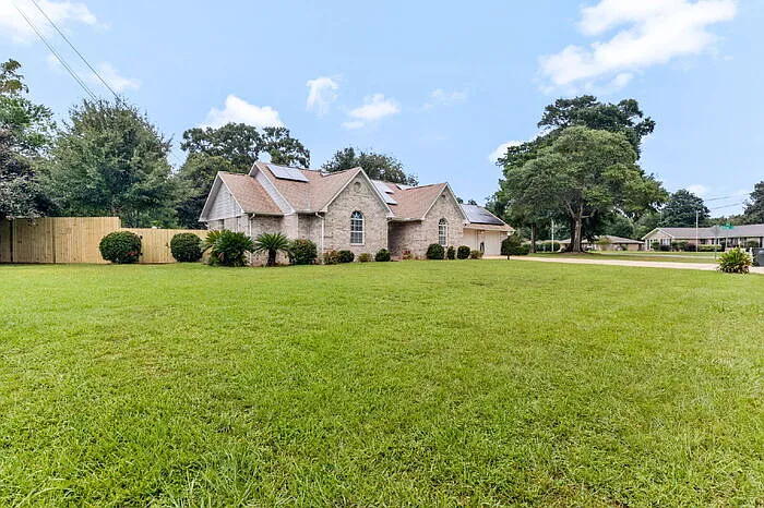 4 bed, 2.0 bath, 1918 sqft, $3,000 — Photo 4