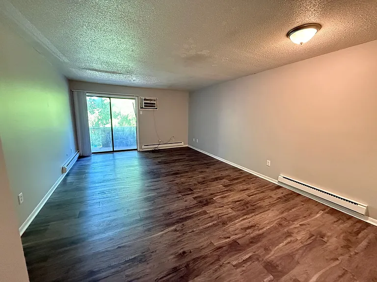 Executive House West — Photo 4