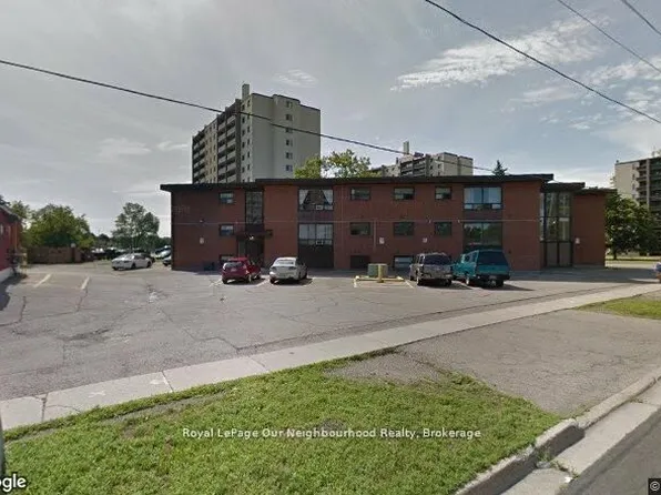 211 Nonquon Rd N #302, Oshawa, ON L1G 3S8