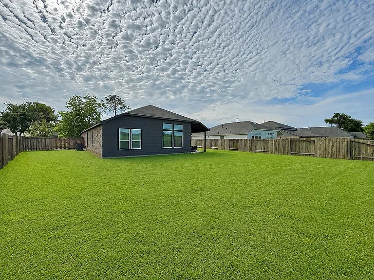 307 Twin Lakes Blvd W — Photo 27