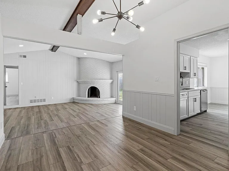 2404 Kentfield Ln — Photo 8