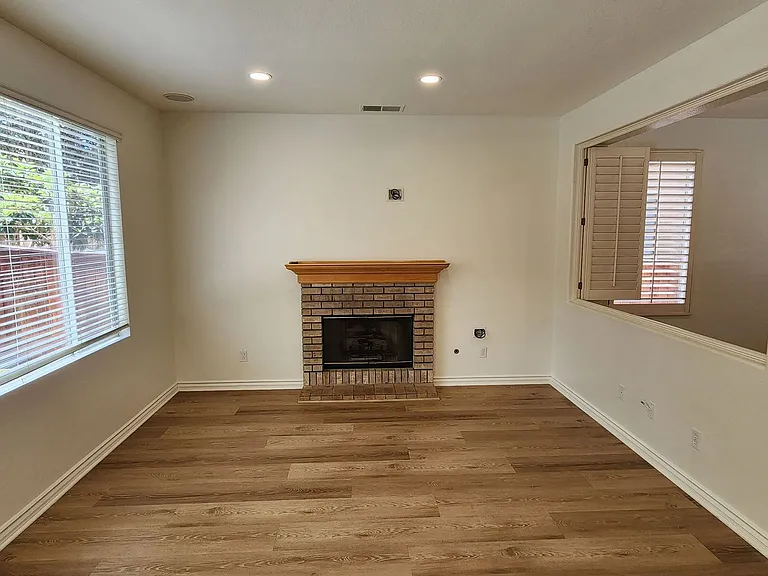 26 Anglesite — Photo 8