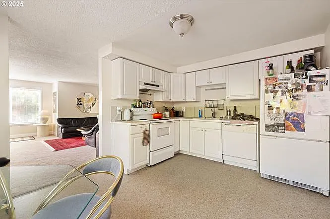 626 N Emerson St #626 — Photo 5