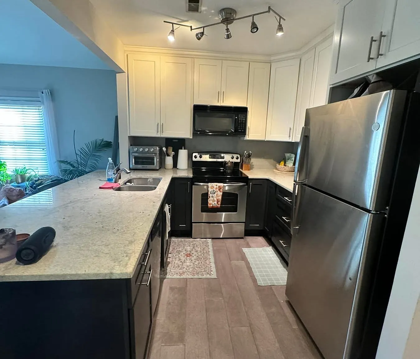 2 bed, 1100 sqft, $2,400 — Photo 3