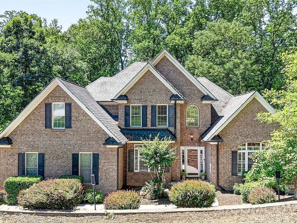 1st image of 144 English Ivy Ln