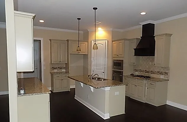 4 bed, 3.5 bath, 100 sqft, $2,350 — Photo 4