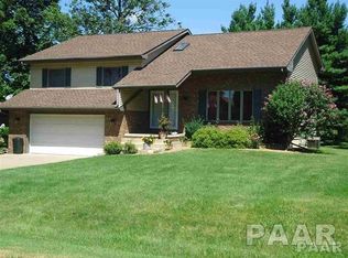 711 Fairoaks Rd, Metamora, IL 61548