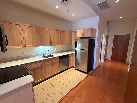 3rd image of 405 Washington St