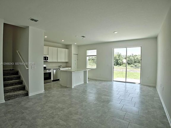 2nd image of 2837 Pierr St