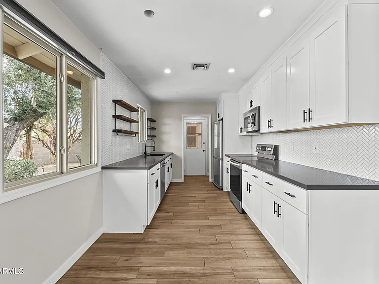 1229 E Manhatton Dr — Photo 10