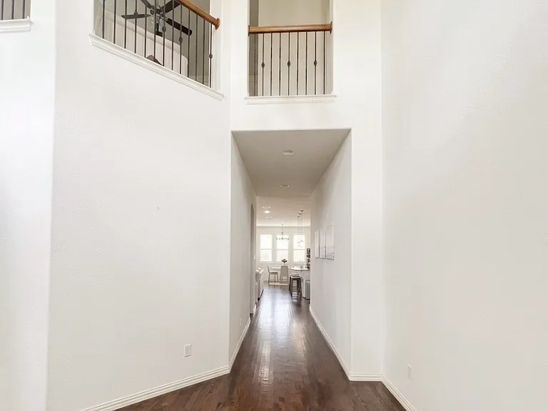2857 Edinburgh Dr — Photo 3