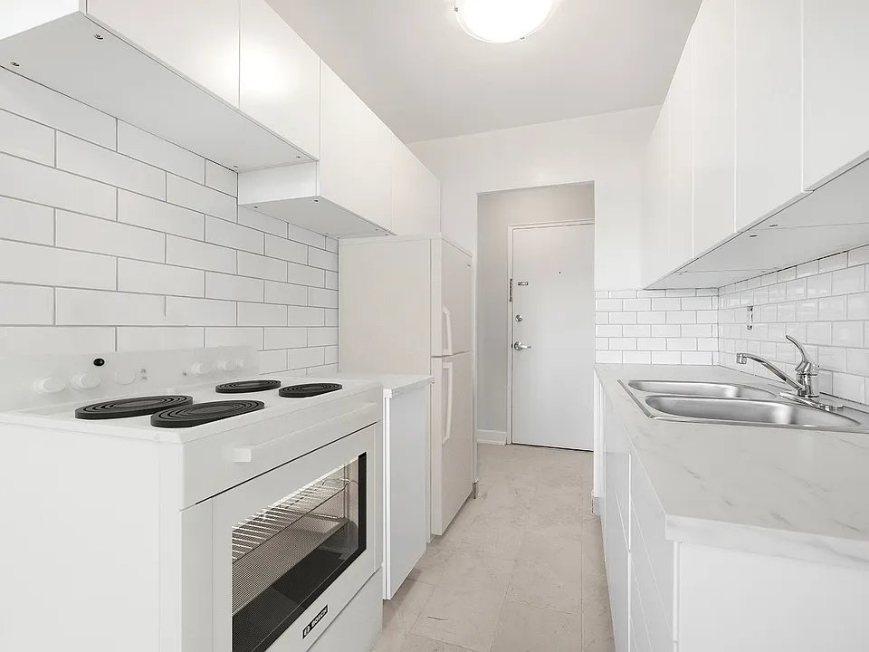 48 Laverock Ave