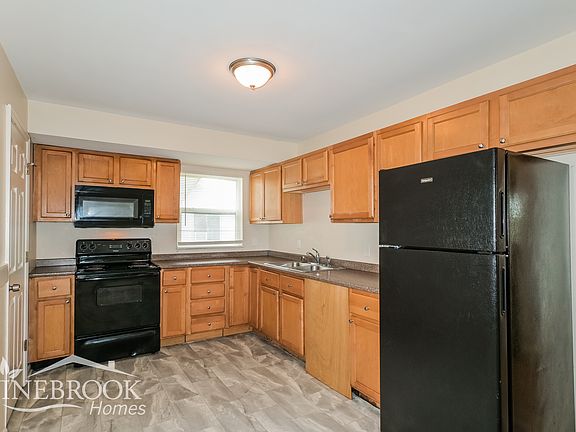 3rd image of 10407 Lilac Ave