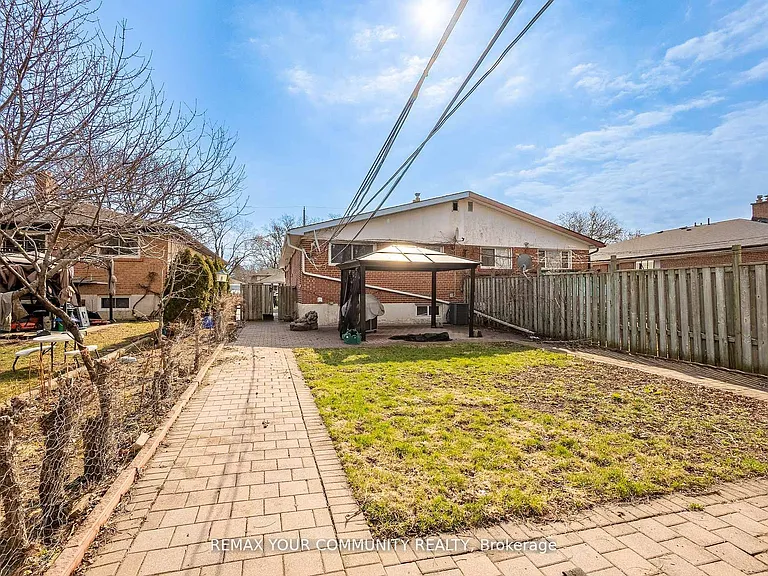 32 Marbury Cres — Photo 18