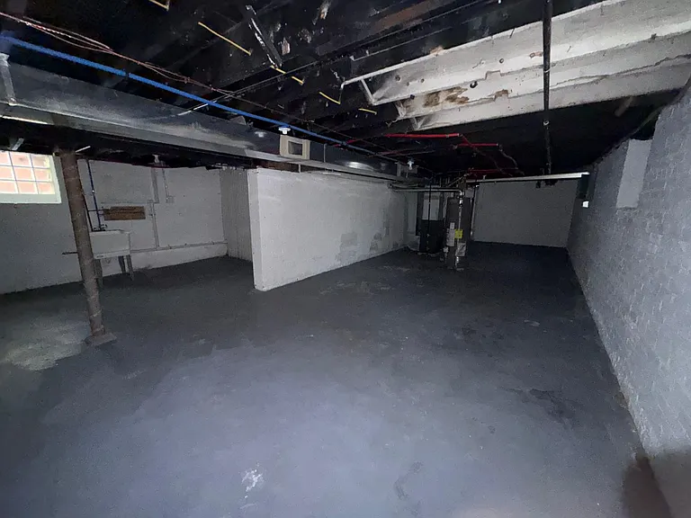 2509 Gladstone St #2 — Photo 12