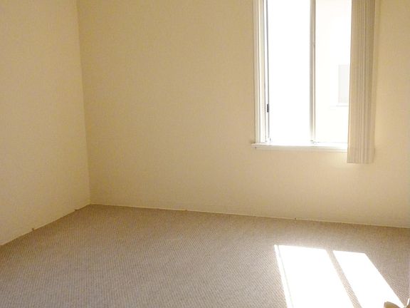 4th image of 17037 Vanowen St