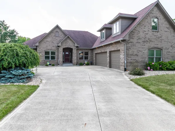 222 Saundra Dr, Fortville, IN 46040