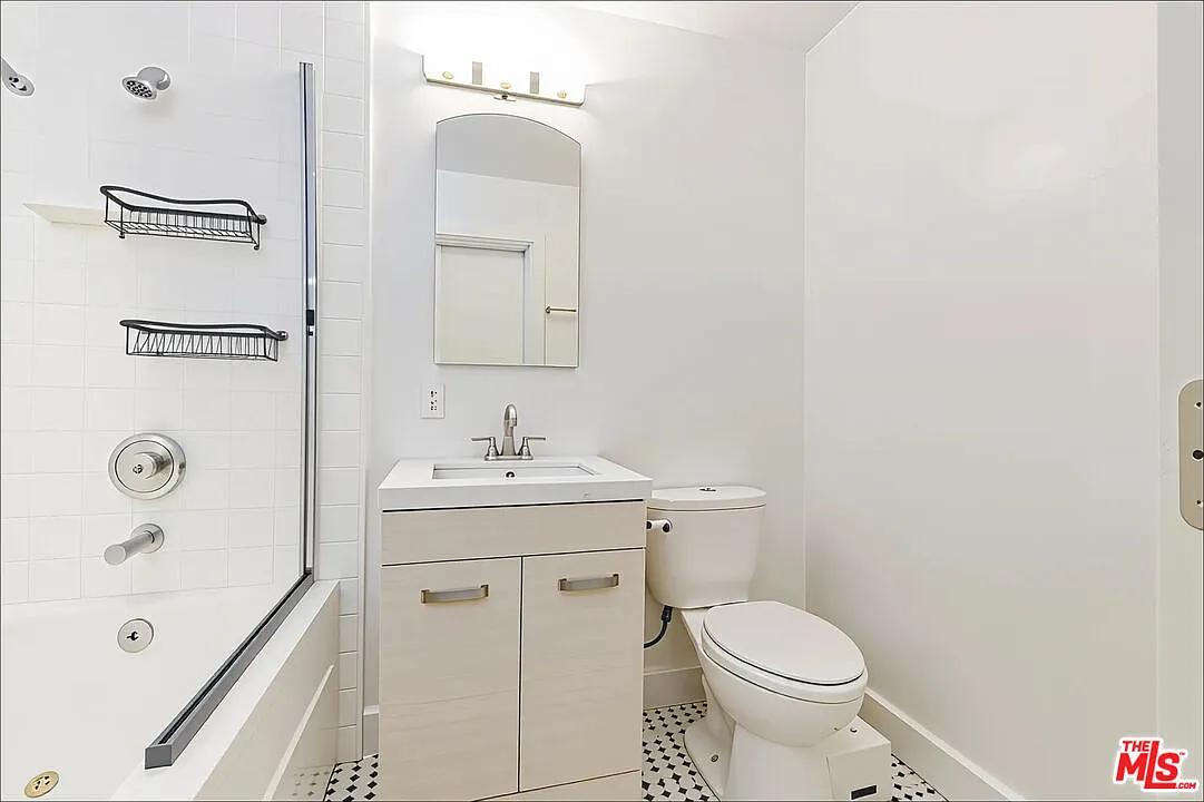 3 bed, 2.0 bath, 1325 sqft, $4,000 — Photo 4