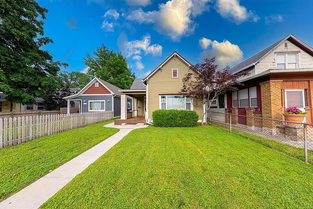 1209 Olive St photo 1