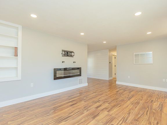 4th image of 906 14th St