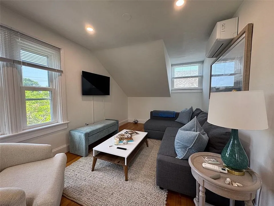 8 Barney St #3