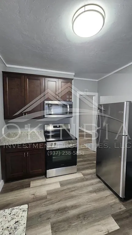 750 Superior Ave — Photo 2