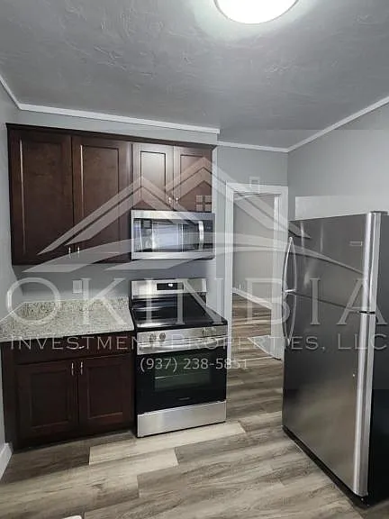 750 Superior Ave — Photo 2