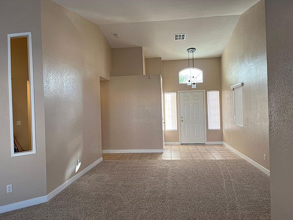 3rd image of 838 Centaur Ave