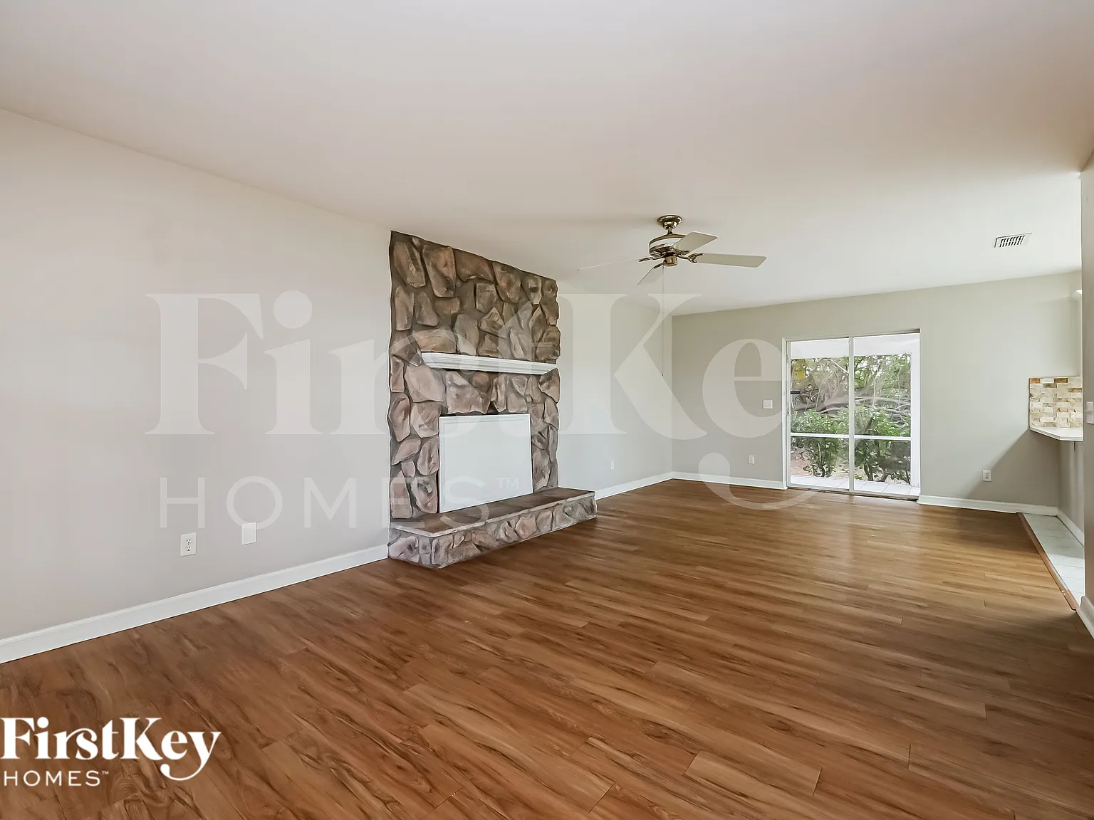4 bed, 2.5 bath, 2695 sqft, $2,995 — Photo 4