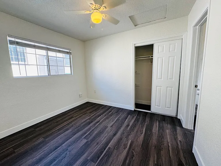 1208 Viola St — Photo 8