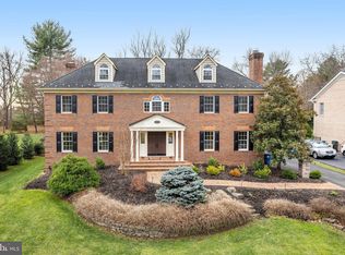 9425 Lakeside Dr, Vienna, VA 22182