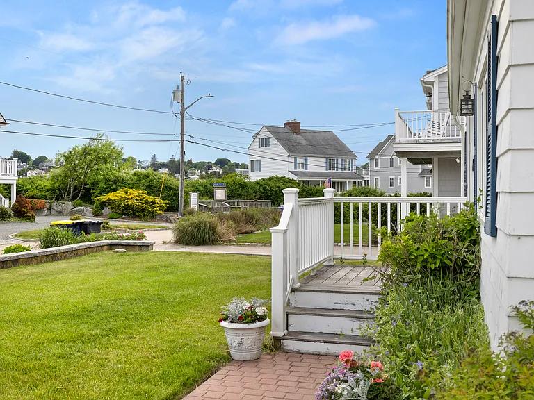 24 Dunes Rd — Photo 2