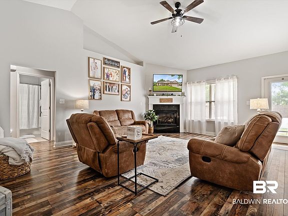3rd image of 8393 Sasanqua Cir