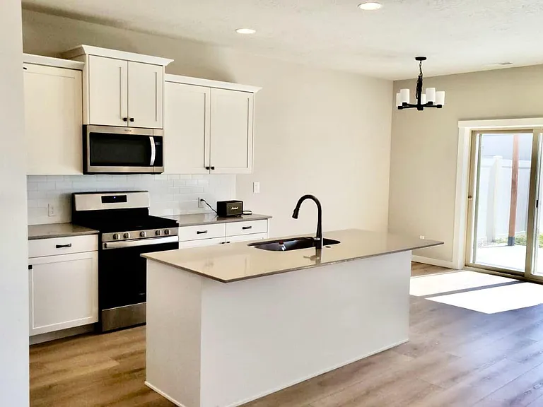 2351 E Tiger Lily Dr — Photo 2