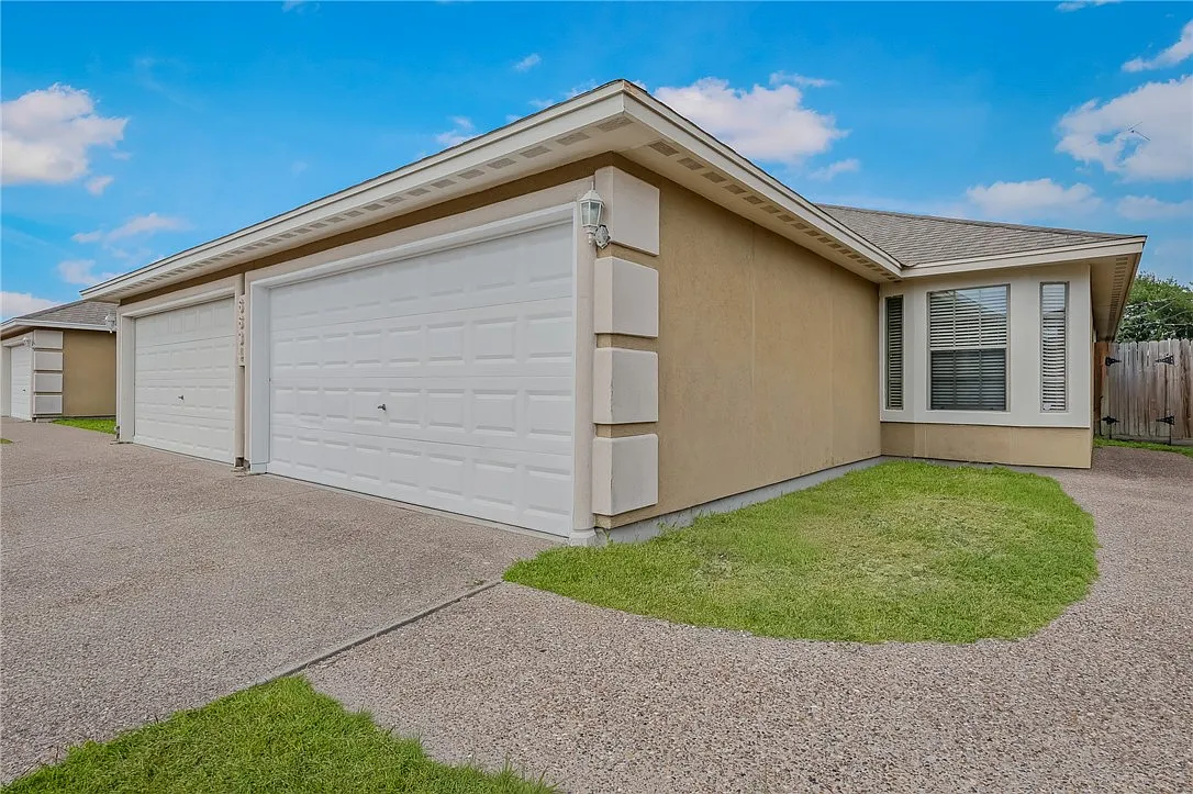 3 bed, 2.0 bath, 1300 sqft, $1,795 — Photo 1