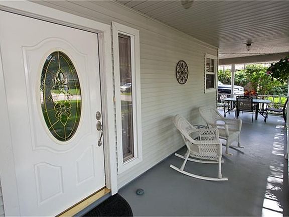 3rd image of 220 Amber Ln