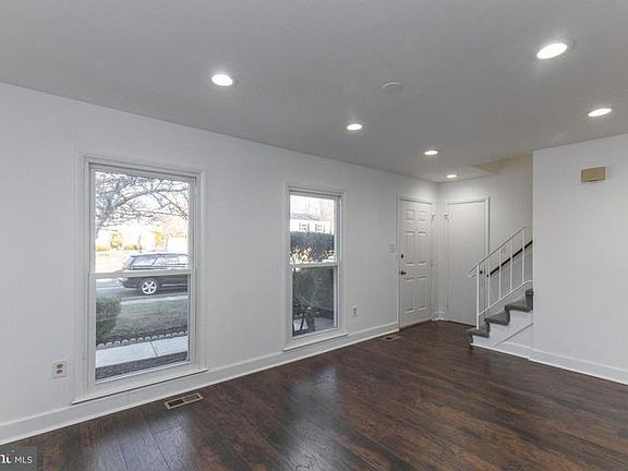 4th image of 13744 Mapledale Ave