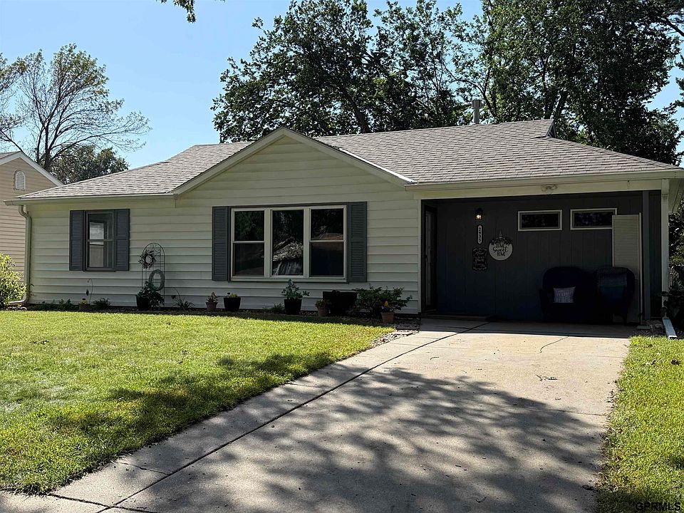 1st image of 2935 S 35th St